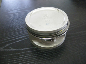 Pistons origine BMW côte réparation (diam 93.405 ou 93.555 ou 93.755)- 4 x 268.00 = 1072.00 HT