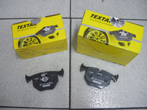 Jeu de plaquettes AV TEXTAR - 131.80 € HT - +20 de grip et d'endurance par rapport à l'origine - (photo non contractuelle)