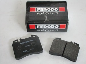 Jeu de plaquettes AV en DS2500/H - 170.40 € HT
+40% de grip et d'endurance avec un coeff de friction de 0.5 - idéal pour une conduite rallye !