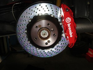 Kit gros freins AR Brembo, disques percés montage en 2 parties en 345x28 4 pistons, étrier